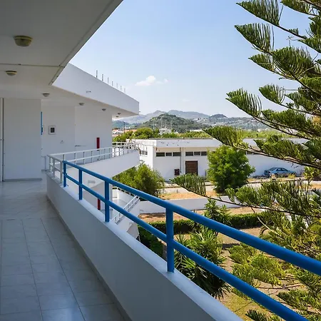 Lagonas Aparthotel 2*