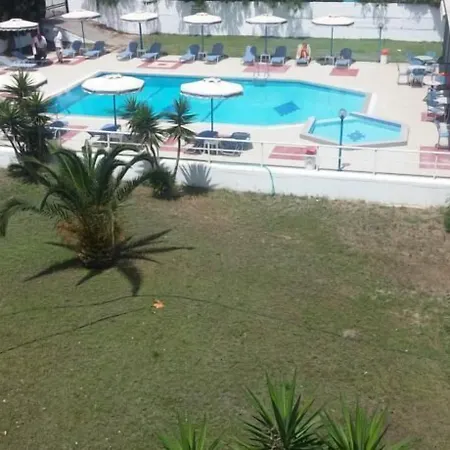 Lagonas Aparthotel 2*
